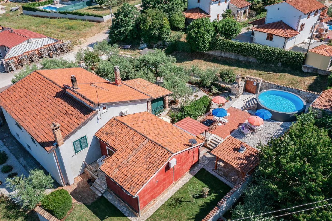 Apartment With Pool Višnjan Eksteriør bilde