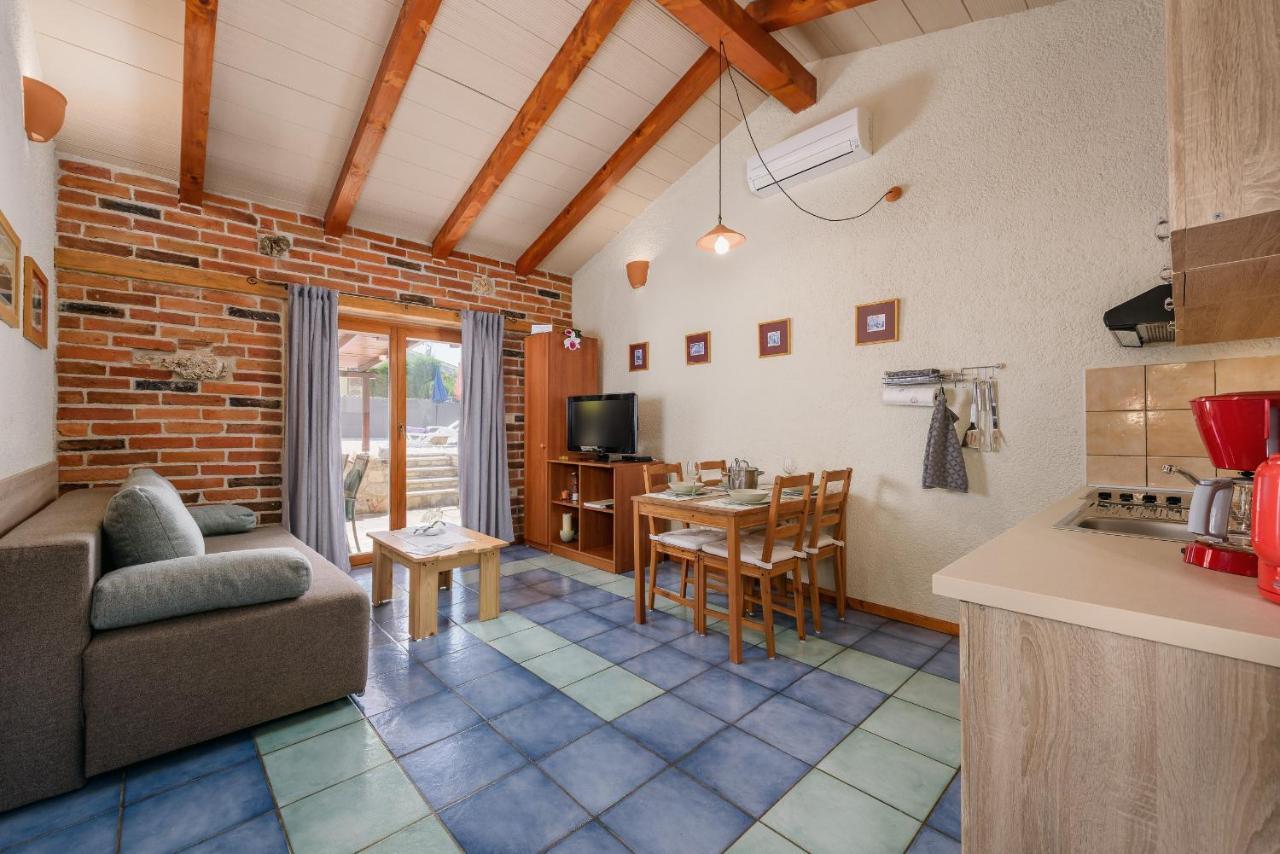 Apartment With Pool Višnjan Eksteriør bilde