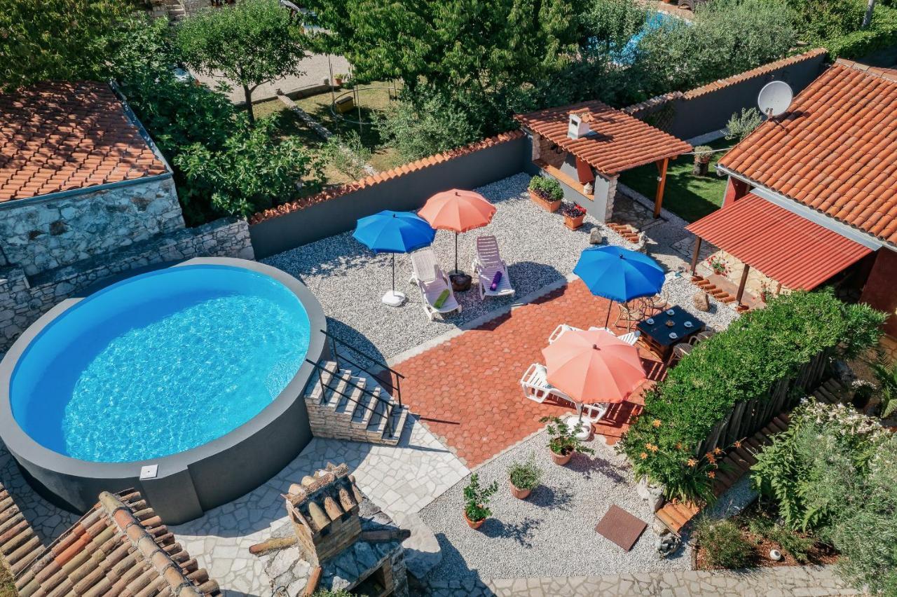 Apartment With Pool Višnjan Eksteriør bilde