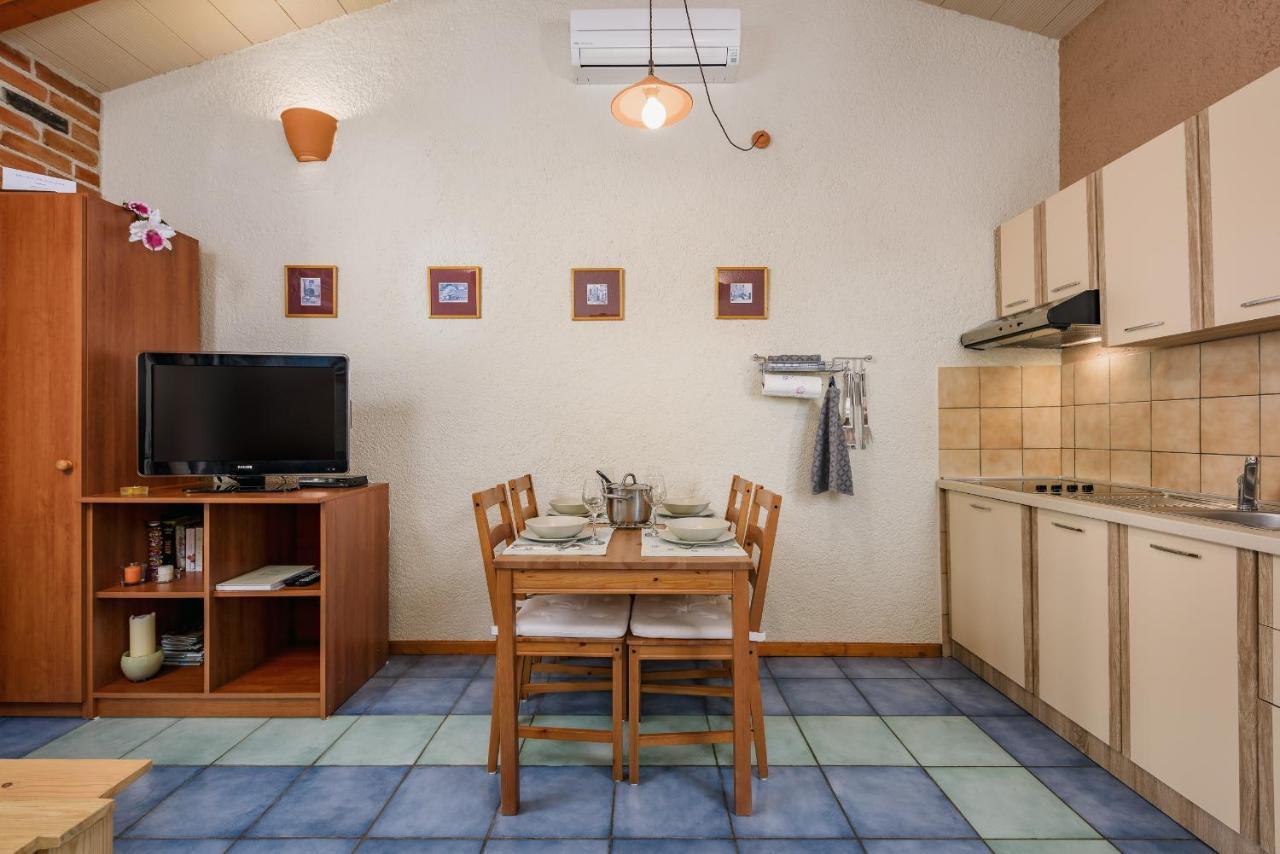 Apartment With Pool Višnjan Eksteriør bilde